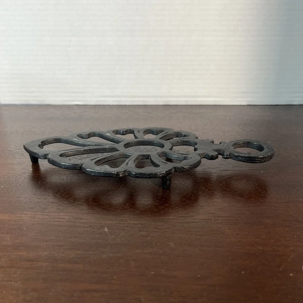 Vintage Cast Iron Trivet Unbranded Spade Shaped Iron Rest Rustic‎ Wall Decor